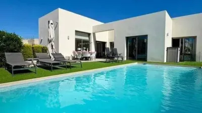 Chalet on Juan de Borbon Street photo 3