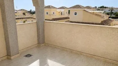 Pis – Orihuela, Urbanización Monte Golf Fase IV, Villa Martín - Més