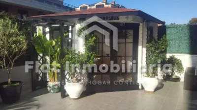 Flat Inmobiliaria is selling a beautiful Ground Floor apartment in the Brazomar area. The property is located within a gated community featuring 3 swimming pools, tennis and padel courts, and a children's playground. It comprises: Living-dining room. Two bedrooms. Fully equipped independent kitchen. Full bathroom, and a 60 m2 terrace with high ceilings. Close to all amenities, schools, supermarkets, bus stops, and the beach... Contact us for more information or to arrange a viewing! photo 2