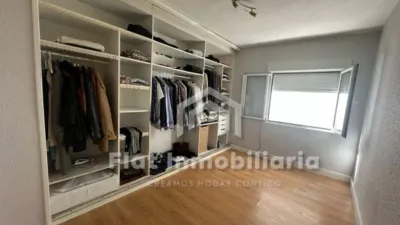 Flat Inmobiliaria is selling a flat in the Centro de Castro - Urdiales area, located with all amenities at hand, close to Ostende beach and the port. It comprises a living-dining room, three bedrooms, kitchen, bathroom and terrace. The property needs updating, with double-glazed PVC windows. Concrete building with lift. An excellent opportunity both as a main residence and as an investment, thanks to its central location and proximity to the sea. If you are interested, please get in touch with us to arrange a viewing! photo 9