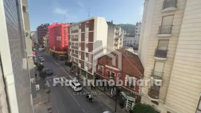 Flat Inmobiliaria is selling a flat in the Centro de Castro - Urdiales area, located with all amenities at hand, close to Ostende beach and the port. It comprises a living-dining room, three bedrooms, kitchen, bathroom and terrace. The property needs updating, with double-glazed PVC windows. Concrete building with lift. An excellent opportunity both as a main residence and as an investment, thanks to its central location and proximity to the sea. If you are interested, please get in touch with us to arrange a viewing! photo 4