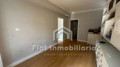 Flat Inmobiliaria is selling a flat in the Centro de Castro - Urdiales area, located with all amenities at hand, close to Ostende beach and the port. It comprises a living-dining room, three bedrooms, kitchen, bathroom and terrace. The property needs updating, with double-glazed PVC windows. Concrete building with lift. An excellent opportunity both as a main residence and as an investment, thanks to its central location and proximity to the sea. If you are interested, please get in touch with us to arrange a viewing! photo 12