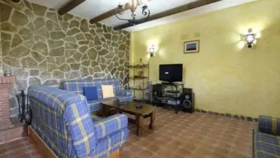 Rustic house on Calle Serrezuela S-N photo 2