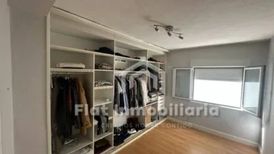 Flat Inmobiliaria is selling a flat in the Centro de Castro - Urdiales area, located with all amenities at hand, close to Ostende beach and the port. It comprises a living-dining room, three bedrooms, kitchen, bathroom and terrace. The property needs updating, with double-glazed PVC windows. Concrete building with lift. An excellent opportunity both as a main residence and as an investment, thanks to its central location and proximity to the sea. If you are interested, please get in touch with us to arrange a viewing! photo 19
