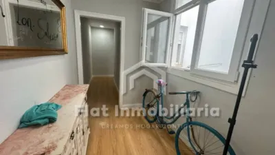 Flat Inmobiliaria is selling a flat in the Centro de Castro - Urdiales area, located with all amenities at hand, close to Ostende beach and the port. It comprises a living-dining room, three bedrooms, kitchen, bathroom and terrace. The property needs updating, with double-glazed PVC windows. Concrete building with lift. An excellent opportunity both as a main residence and as an investment, thanks to its central location and proximity to the sea. If you are interested, please get in touch with us to arrange a viewing! photo 5