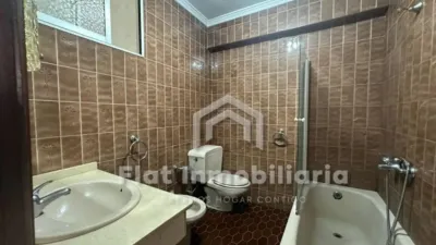 Flat Inmobiliaria is selling a flat in the Centro de Castro - Urdiales area, located with all amenities at hand, close to Ostende beach and the port. It comprises a living-dining room, three bedrooms, kitchen, bathroom and terrace. The property needs updating, with double-glazed PVC windows. Concrete building with lift. An excellent opportunity both as a main residence and as an investment, thanks to its central location and proximity to the sea. If you are interested, please get in touch with us to arrange a viewing! photo 21