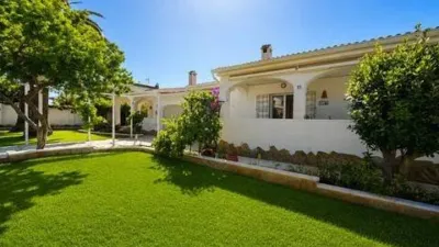 Chalet in Mont-roig del Camp photo 4