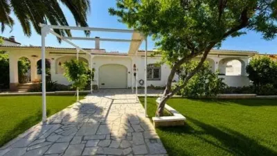 Chalet in Mont-roig del Camp photo 2