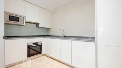 Apartment on Clara del Rey Street photo 12