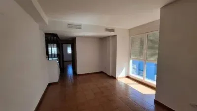 Flat on Calle Montesa photo 9