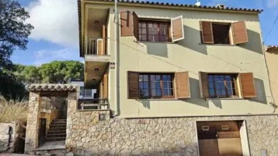 Chalet on Carrer de Galceran de Requesens photo 2