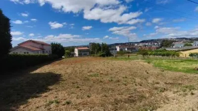 Terreno en venta en Avenida de Rosalía de Castro, cerca de Rúa do Lucín - Más