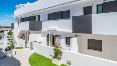 Chalet in Los Balcones-Los Altos-Punta Prima photo 4
