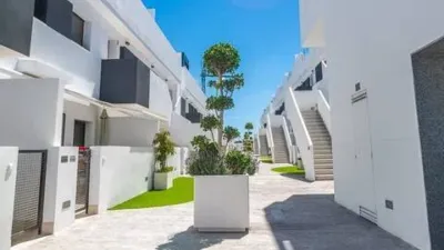 Chalet in Los Balcones-Los Altos-Punta Prima photo 2