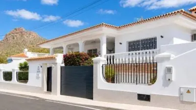 Chalet on Calle de la Solana photo 2