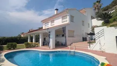 Chalet on Passeig de Santa Bàrbara photo 3