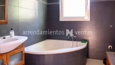 Chalet in Manises photo 18