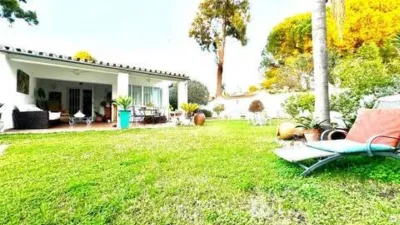 Chalet on Avenida de las Golondrinas photo 20