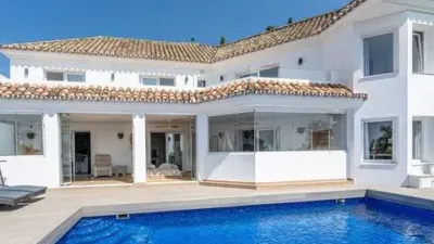 Chalet on Calle de la Luz