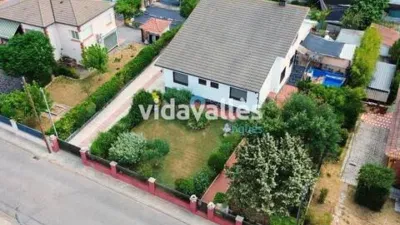 Chalet on Carrer del Montseny photo 6