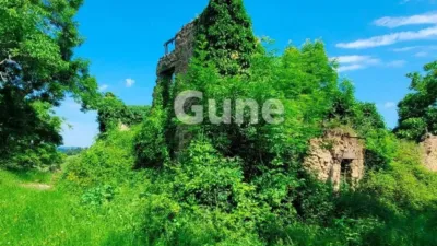 Rustic house in photo 2