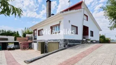 Chalet on Carrer del Montseny photo 2