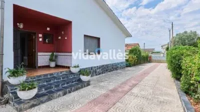 Chalet on Carrer del Montseny photo 3