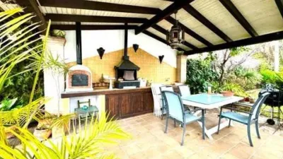 Chalet on Avenida de las Golondrinas photo 8