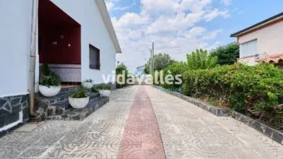 Chalet on Carrer del Montseny photo 4