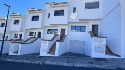 Terraced house on Calle Alcalde Domingo Luis Estrada Nn photo 26