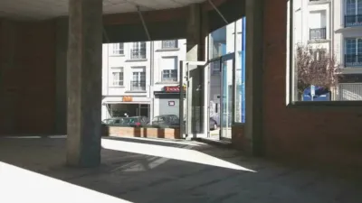 Local comercial en alquiler en Culleredo - Més