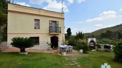 Chalet in Torrelles de Llobregat photo 2