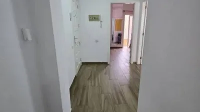 Piso en calle Pino Apolinario photo 3