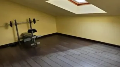 Casa – Santiago de Compostela, O Ensanche - Más