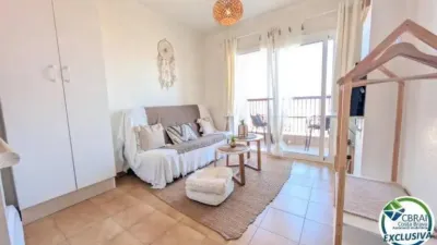 Apartment in Passatge Muga Delta photo 7