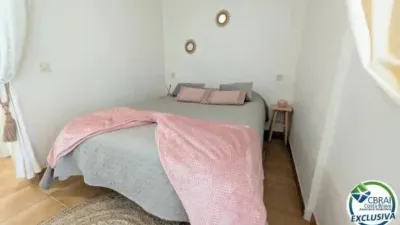Apartment in Passatge Muga Delta photo 9