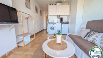 Apartment in Passatge Muga Delta photo 8