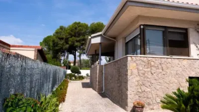 Chalet on Carrer del Garbí photo 6