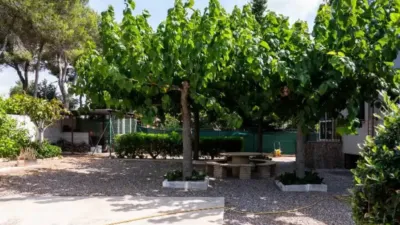 Chalet on Carrer del Garbí photo 8