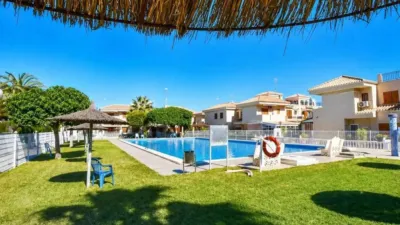 Apartment in Carrer del Pintor Ribera - Playa Flamenca photo 2