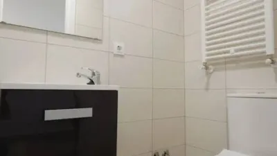 Habitación en alquiler en Calle de Bilbao, cerca de Calle del Capitán Méndez Vigo, Santo Tomás-Universidad (Ávila Capital) de 380 €<span>/mes</span>