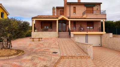 Chalet in Villalobón photo 12