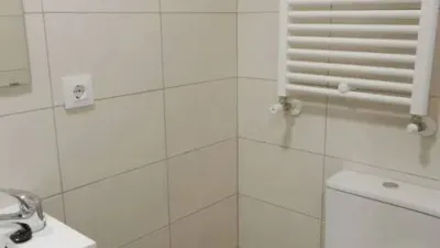 Habitación en alquiler en Calle de Bilbao, cerca de Calle del Capitán Méndez Vigo, Santo Tomás-Universidad (Ávila Capital) de 380 €<span>/mes</span>
