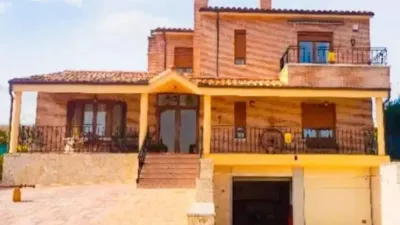 Chalet in Villalobón photo 15