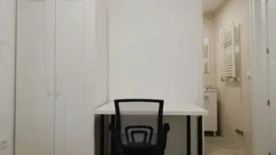 Habitación en alquiler en Calle de Bilbao, cerca de Calle del Capitán Méndez Vigo, Santo Tomás-Universidad (Ávila Capital) de 380 €<span>/mes</span>