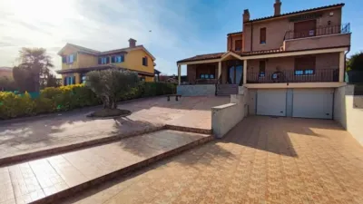 Chalet in Villalobón photo 3