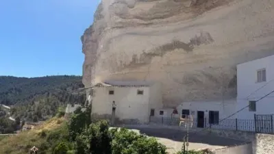Chalet in Alcalá del Júcar photo 14