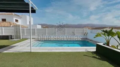 Chalet on Avenida de la Libertad photo 5