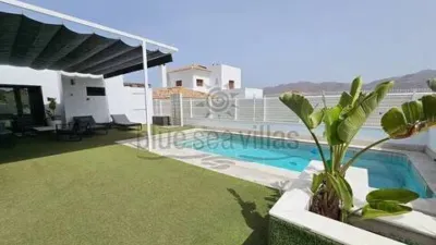 Chalet on Avenida de la Libertad photo 4