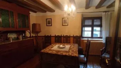 House on Plaza Reina Dona Leonor Street, 1 photo 2